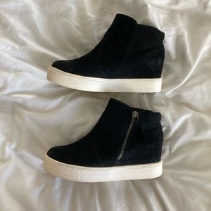 Universal Thread black platform sneakers